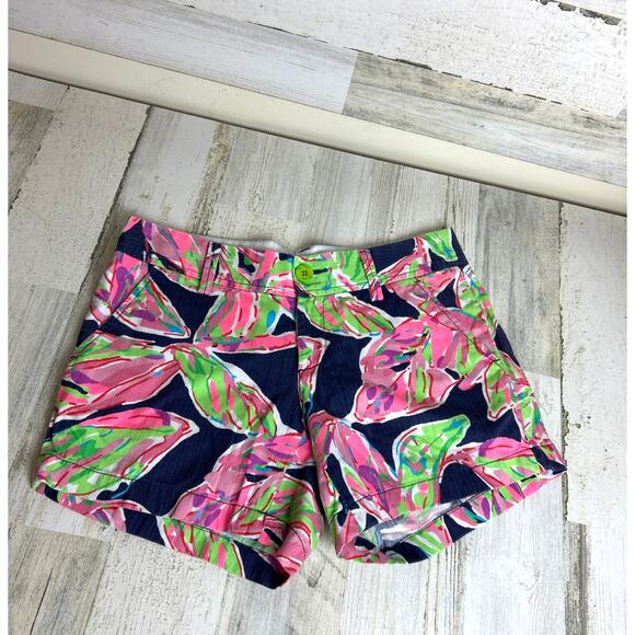 Lilly Pulitzer Women’s 2 Callahan Navy Blue Pink floral Summer Shorts Designer - Picture 1 of 7
